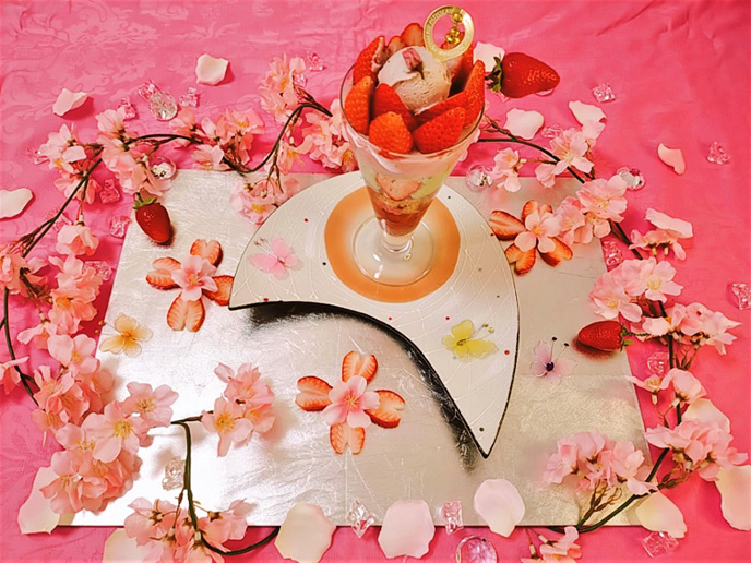いちごと桜のローパフェ